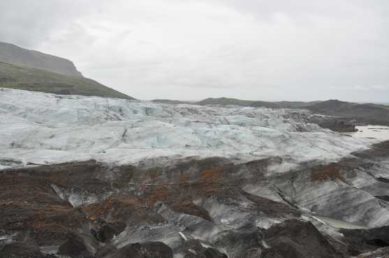 De Svinafellsjökull gletsjer, zo dichtbij, toch onbereikbaar