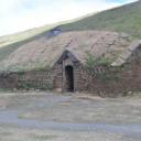 De nagebouwde boerderij van Erik de Rode in Eirikstaðir