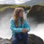 Ciska voor de Goðafoss waterval