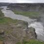 Nogmaals de Hafragilsfoss waterval, links op de achtergrond de nevel van de Dettifoss