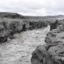 De woeste Jökulsá á Fjöllum baant zich een weg door een canyon