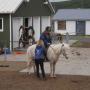 Ciska op haar paard net voor vertrek